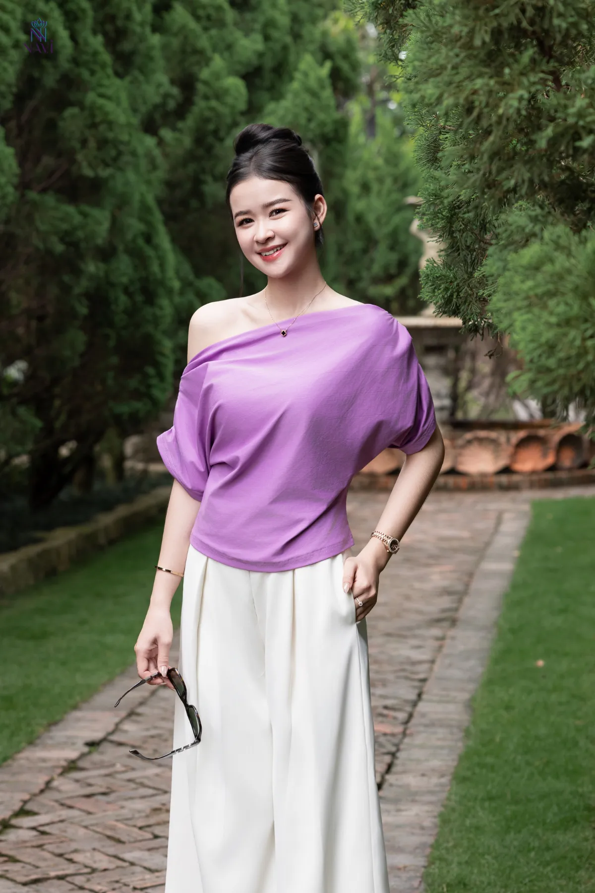 Áo thun lệch vai thiết kế tinh tế, co giãn nhẹ, tôn dáng